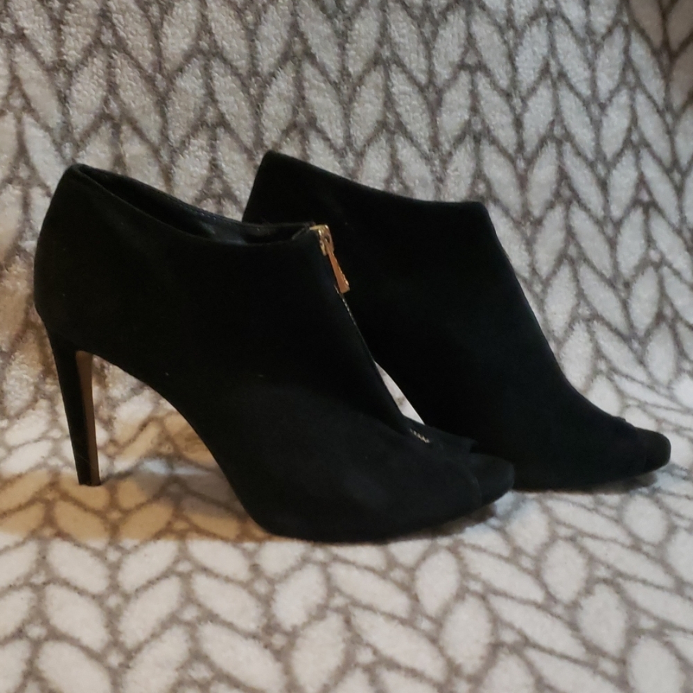 Heels - Picture 2 of 3